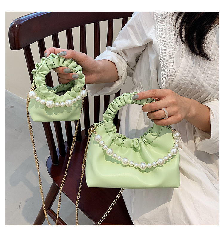 Wholesale Pleated Pearl Chain Solid Color Handbag Nihaojewelry display picture 279