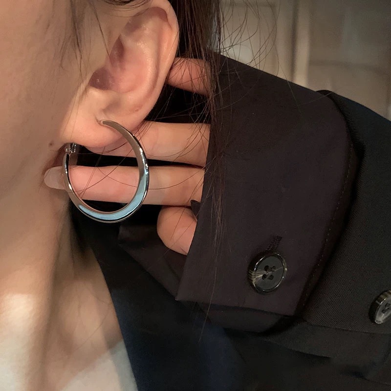 Orecchini a cerchio eleganti da donna in argento puro con charm_voghion.com