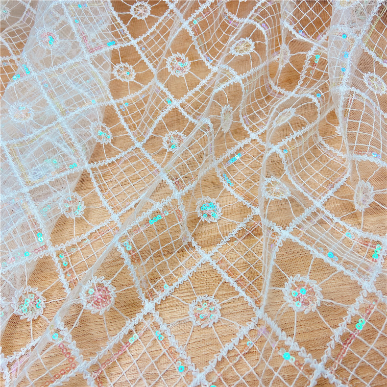 新款婚纱蕾丝亮片绣花面料网纱双边立体刺绣时尚礼服水溶刺绣布料