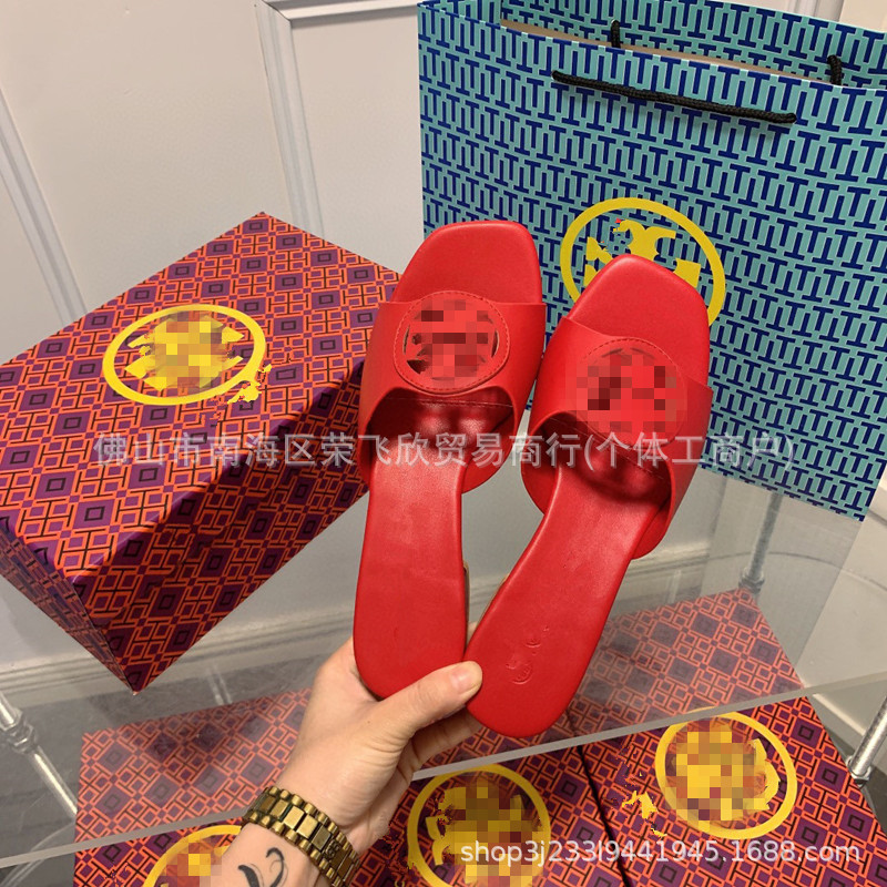 Comercio exterior TB hogar 2024 zapatillas planas huecas desgaste exterior de las mujeres Sandalias de tacón alto de moda Zapatos de una sola capa de piel de oveja alta de una línea