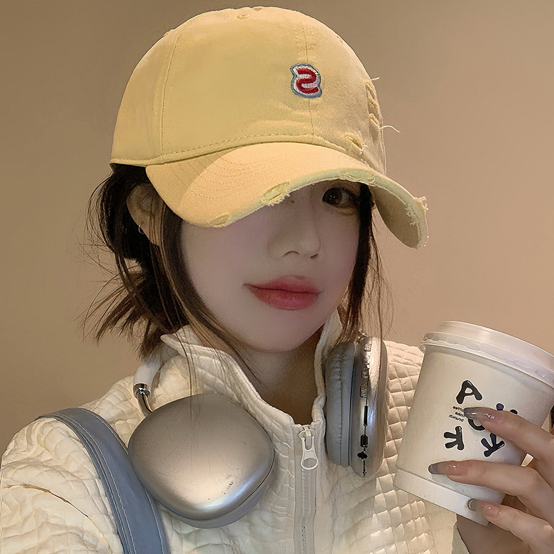 Sombreros de béisbol bordados de letras mujeres 2025 primavera y verano nuevo sombrero universal sombrero coreano de ala ancha muestra cara gorra de lengua de pato