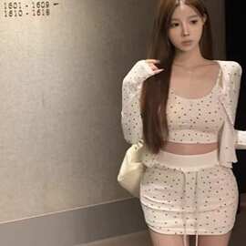 春季穿搭一整套装女长袖开衫上衣吊带背心纯欲辣妹休闲短裤三件套