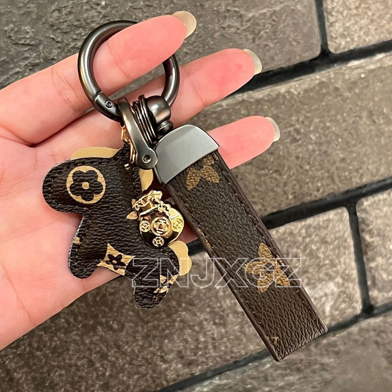 Luxury vintage pattern pony keychain for women, exquisite lucky bag pendant, car key accessory, high-end bag hanging chain Luxury vintage pattern pony keychain for women, exquisite lucky bag pendant, car key accessory, high-end bag hanging chain