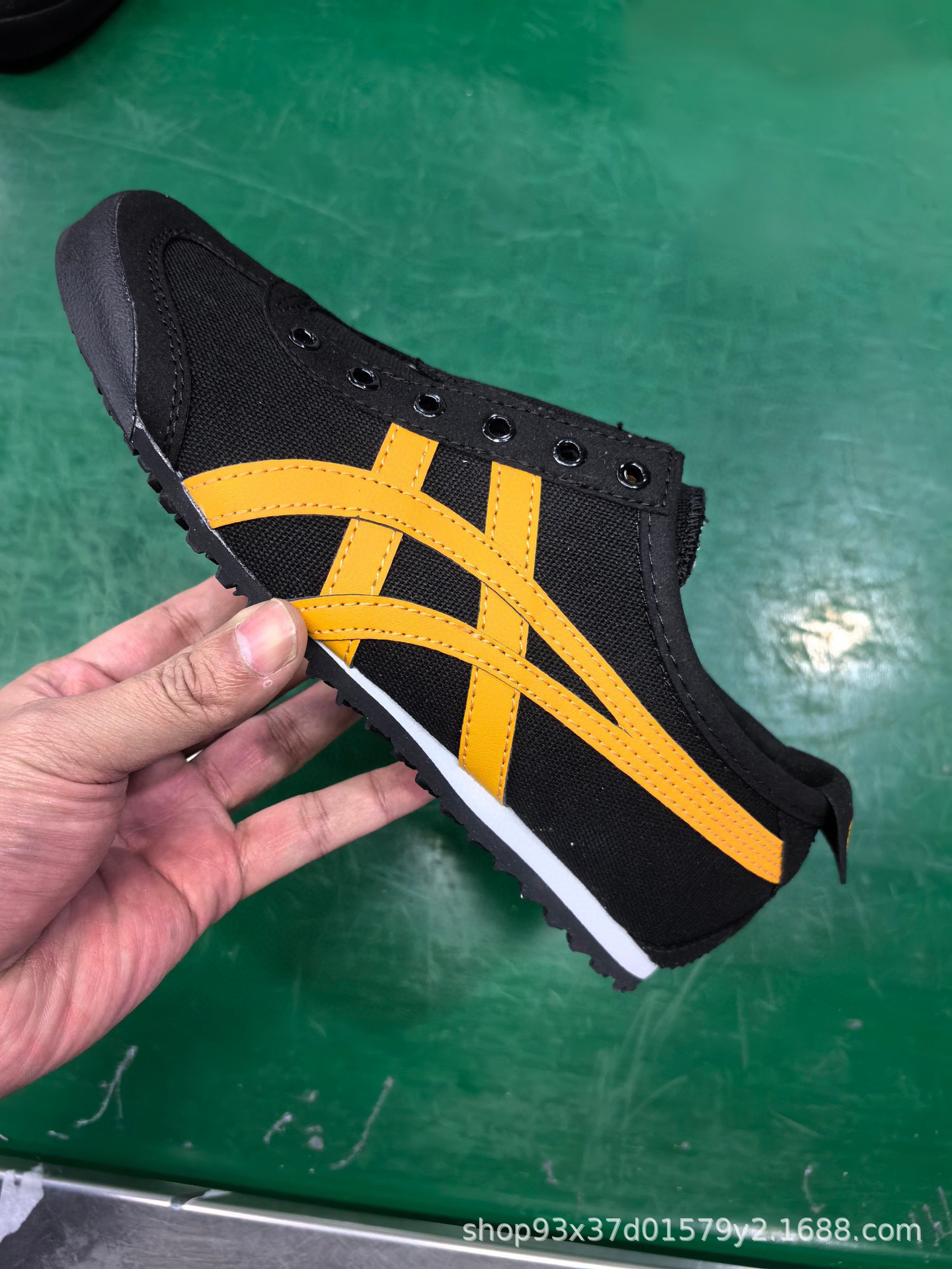 캔버스 검정색과 노란색(끈 없음)