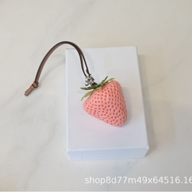 新しい果物と野菜のかわいいペンダント手作り本革模擬イチゴバッグペンダントアクリルカラースプライシングキーホルダー|undefined