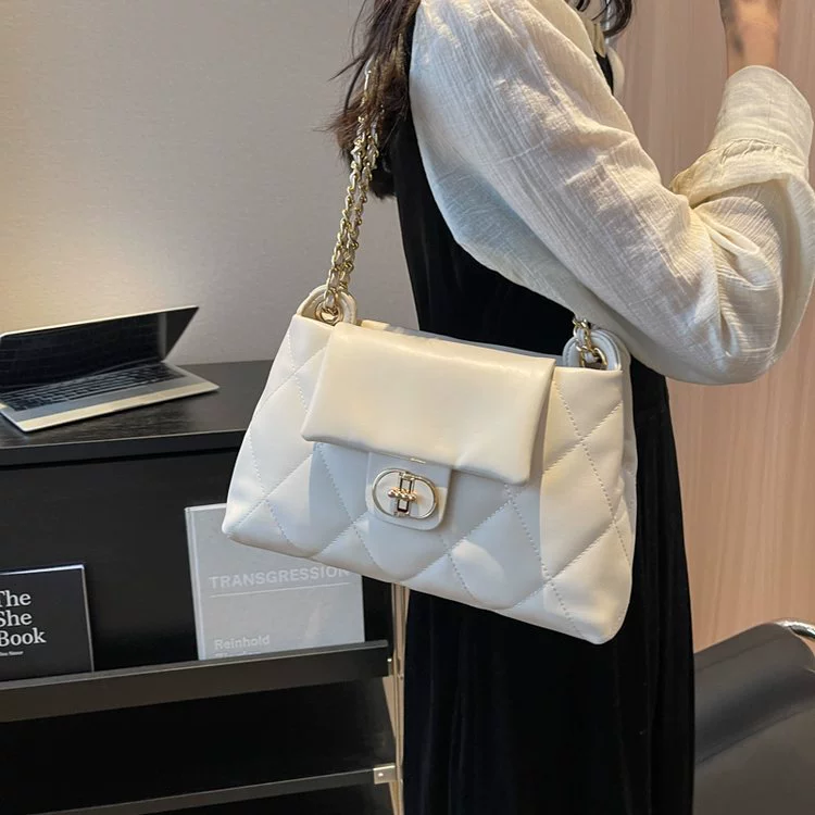 Capacious shoulder bag, summer one-shoulder bag with diamond pattern, 2023, chain bag