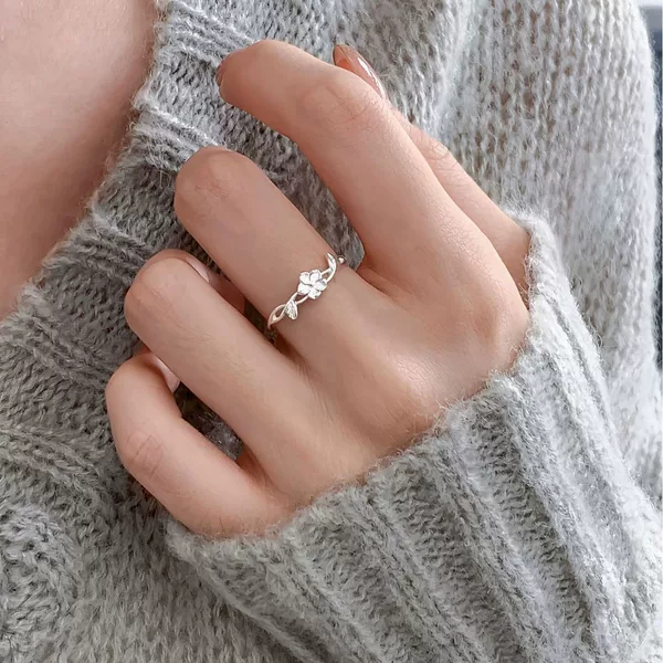 2026 Trendy Floral Ring for Women, Light Luxury, High-End Feel, Minimalist Design, Adjustable Ring, Gift for Girlfriend