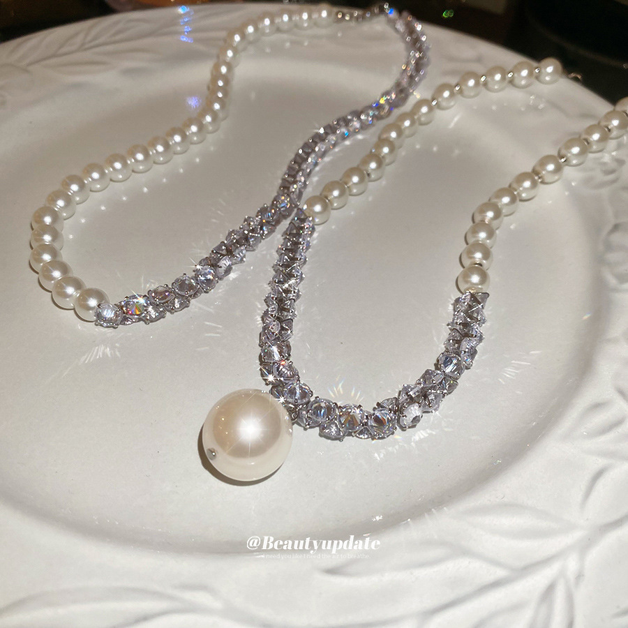 Collar colgante de perlas de circón de lujo ligero francés, diseño simple, cadena de clavícula de todo fósforo de moda, collar de alta gama de nicho