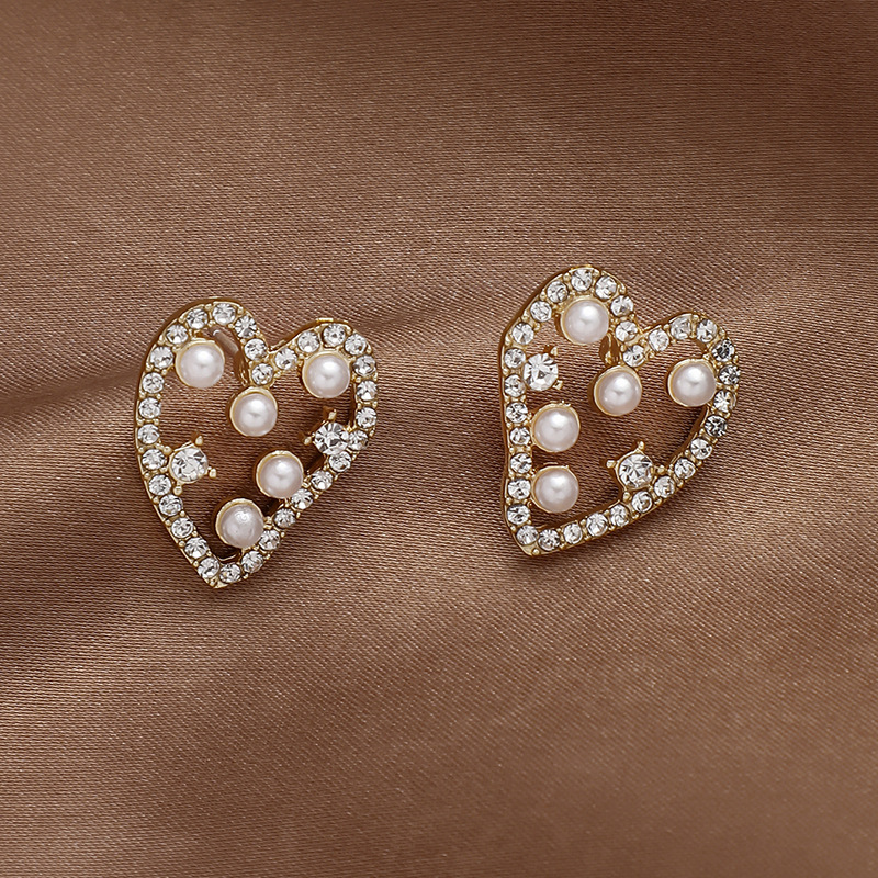 Boucles D&#39;oreilles En Alliage De Perles En Strass En Forme De Coeur De Mode En Gros display picture 2