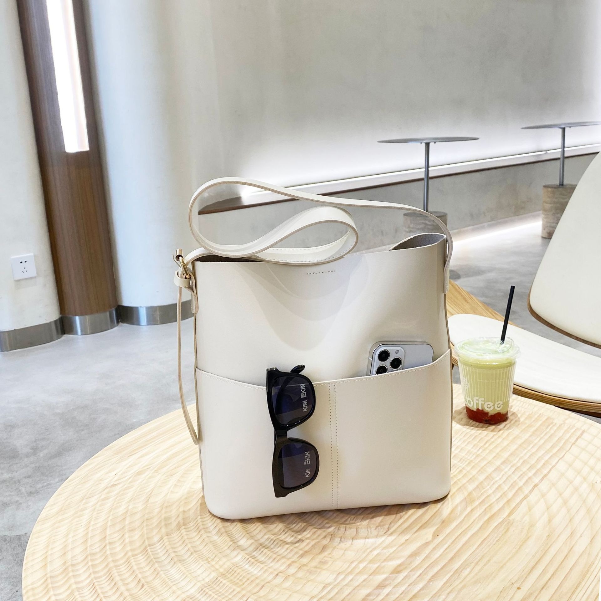Lady New Women's Simple Versatile High-Quality Large Capacity Design Sense Shoulder Bag Crossbody Bucket_voghion.com