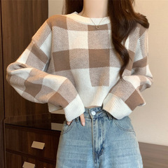 秋冬の女性のための優しいチェック柄のショートプルオーバーボトミングセーター新しいスタイルのインナーセータールーズラウンドネックトップ