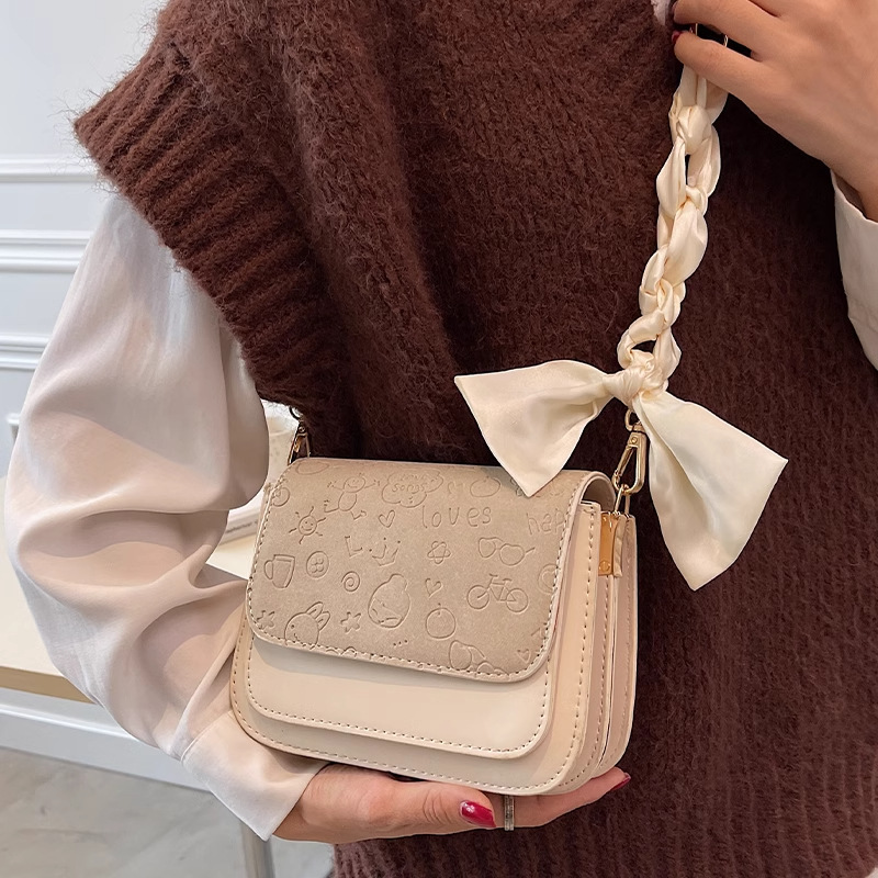 Borsa a tracolla da donna in materiale opaco elegante versatile_voghion.com