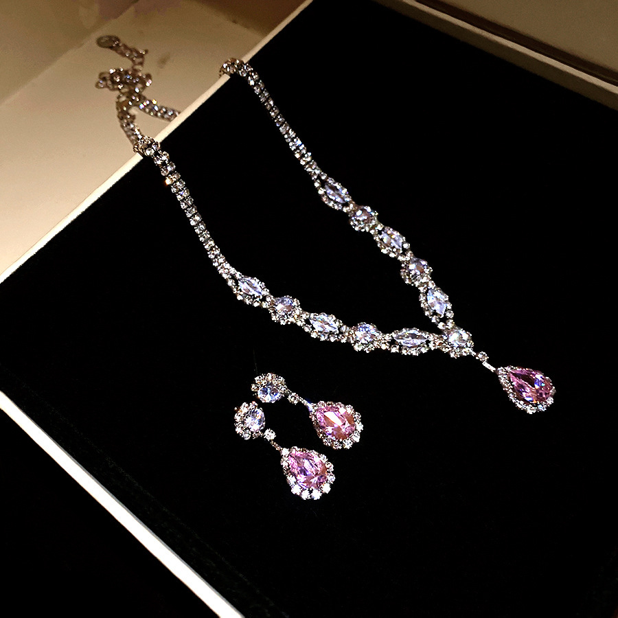 Superglänzende, mit Diamanten besetzte Halskette und Ohrringe in Tropfenform mit Quasten für Damen, leichtes Luxus-Nischendesign_voghion.com