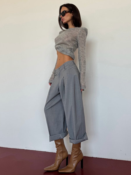Light and thin knitted brand sweater with a round collar