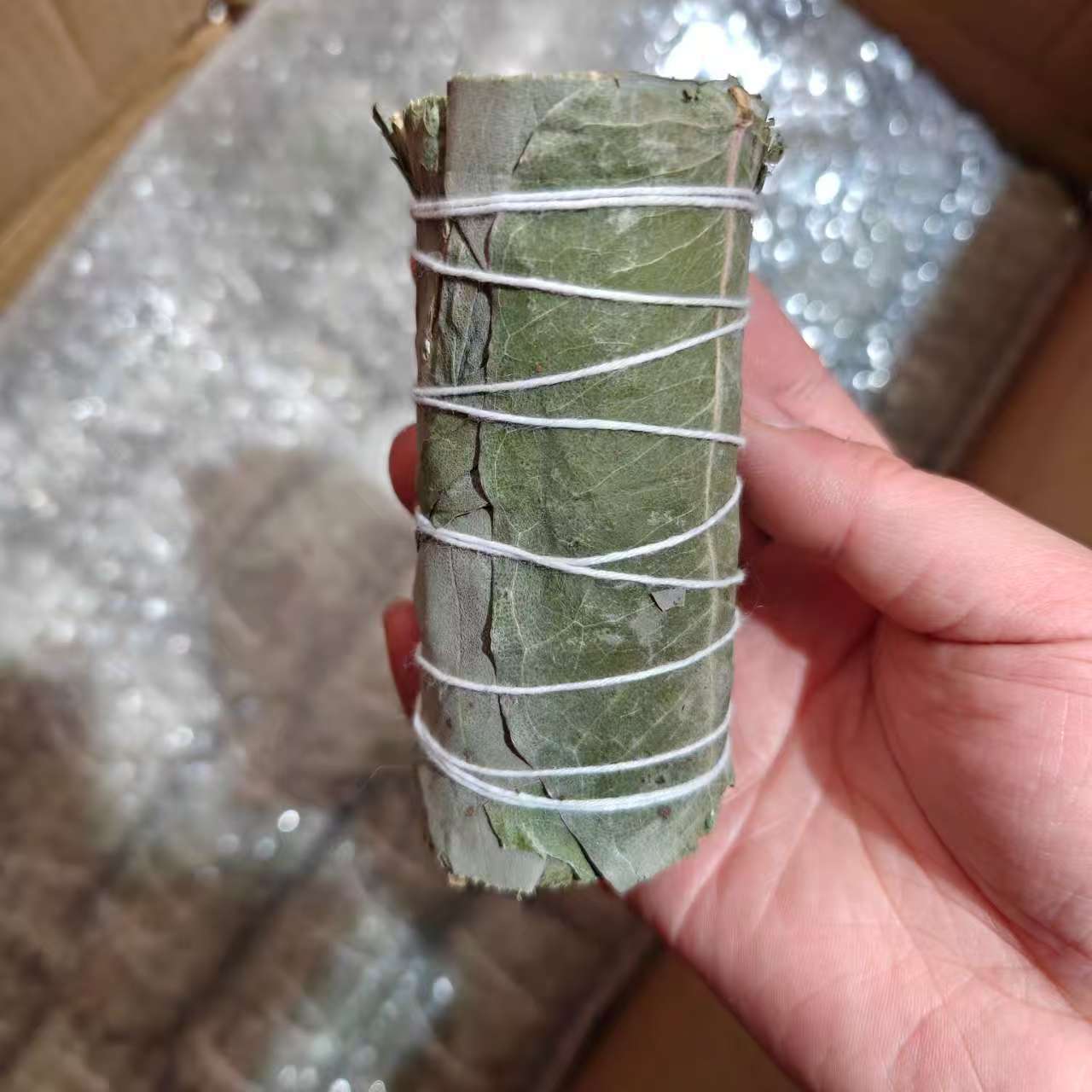 Sekitar 40 gram kayu putih