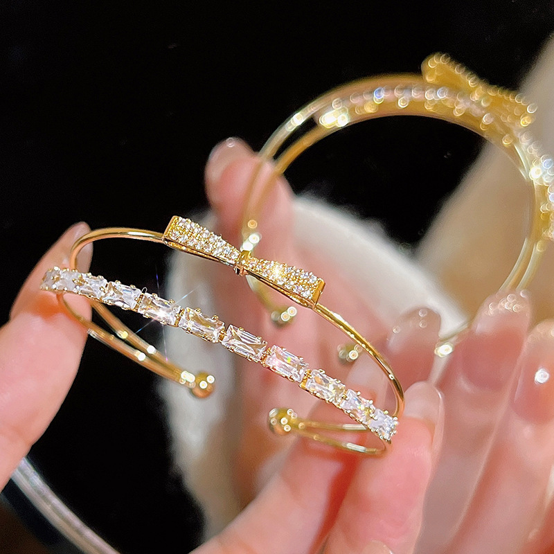 Pulsera de perlas de sentido avanzado de nicho de lujo ligero, temperamento de moda coreano femenino, pulsera de amor de circón intermitente, pulsera de cristal