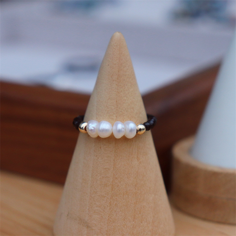 Black spinel + 4 pearls