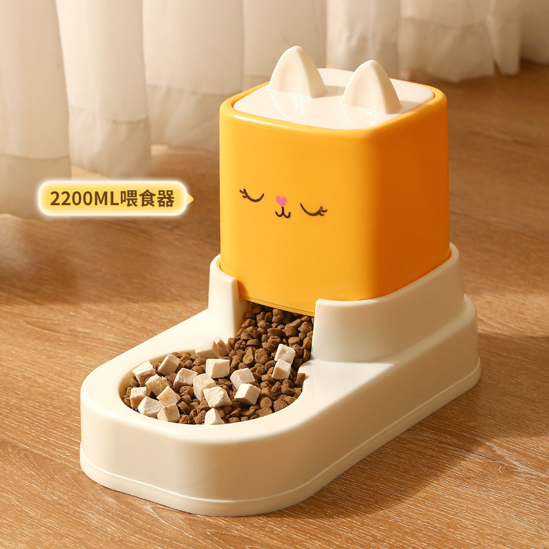 新商品のペットアニメは食糧を与えて水の食器を与えます。|undefined