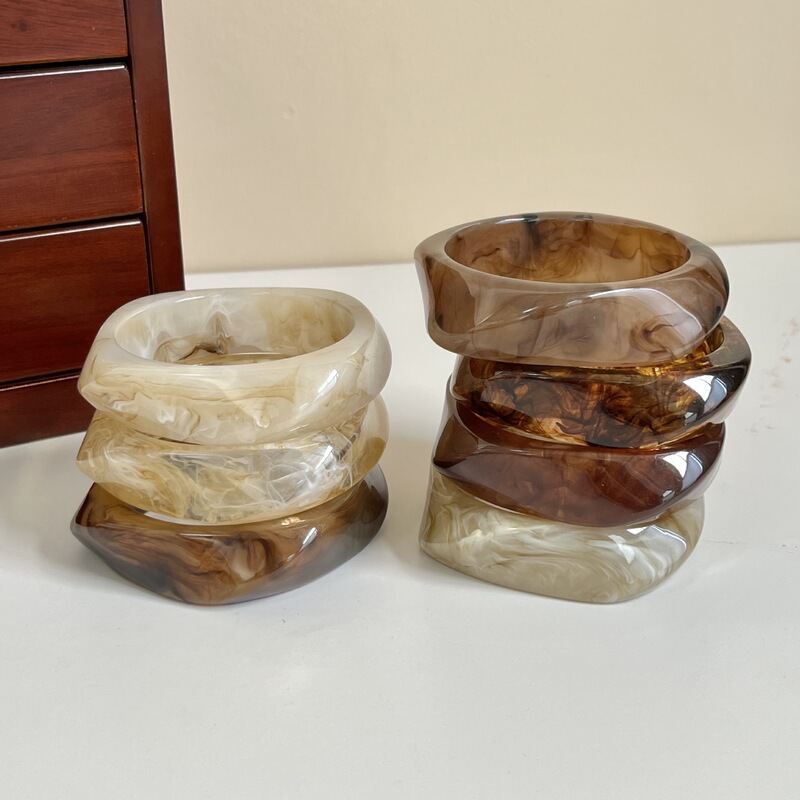 European and American Style Gradient Coffee-Colored Resin Bracelet for Women, Curved Bracelet for Students and Friends, Circular Jewelry, Acetate Bracelet Wholesale European and American Style Gradient Coffee-Colored Resin Bracelet for Women, Curved Bracelet for Students and Friends, Circular Jewelry, Acetate Bracelet Wholesale