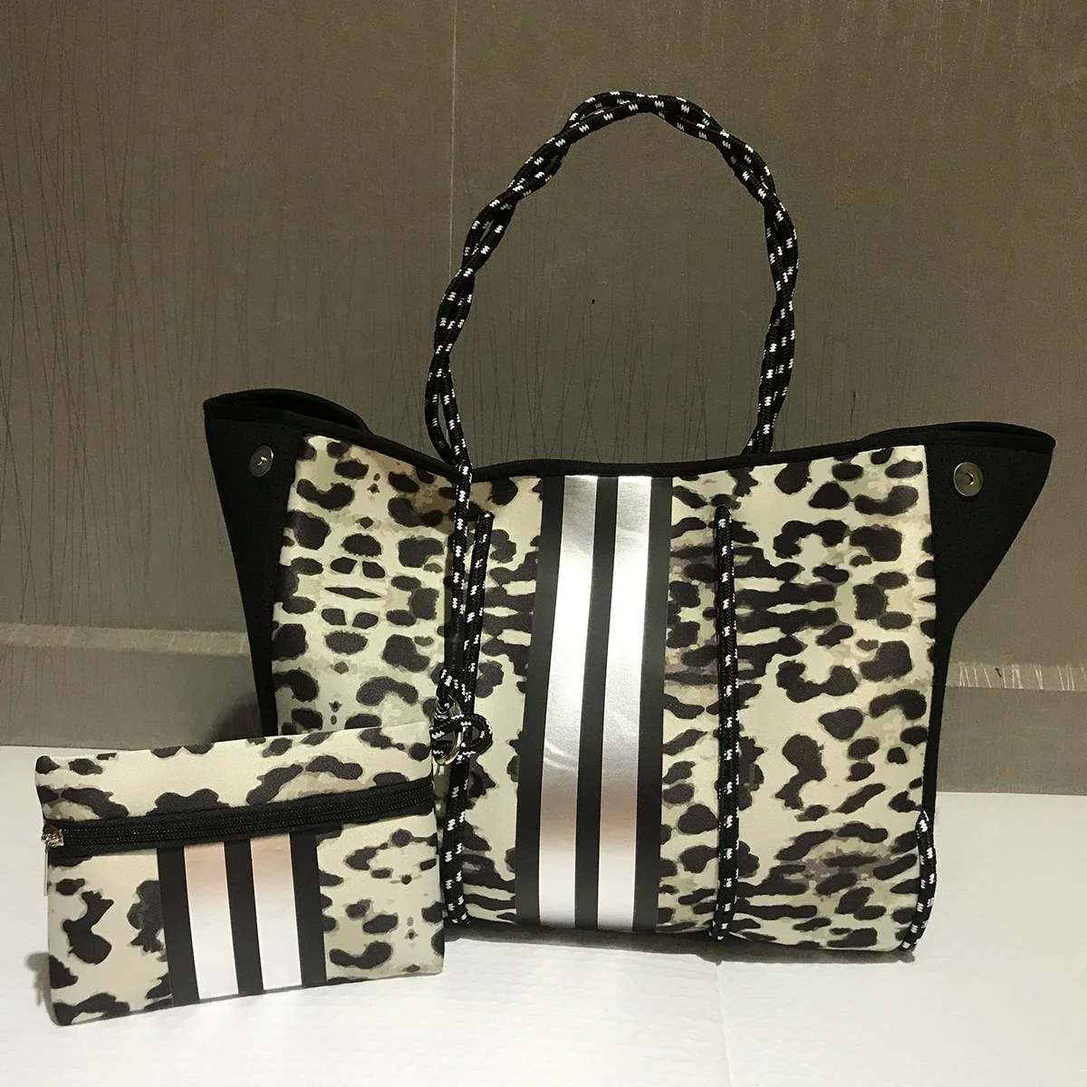 Waterproof Large Capacity Beach Bag For Women Shoulder Carry_voghion.com