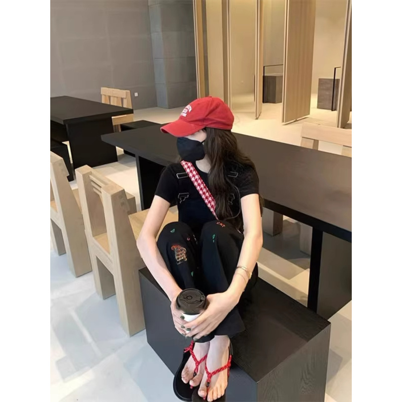 大码卡通刺绣背带裤女秋季设计感宽松显瘦休闲日系直筒阔腿牛仔裤|undefined
