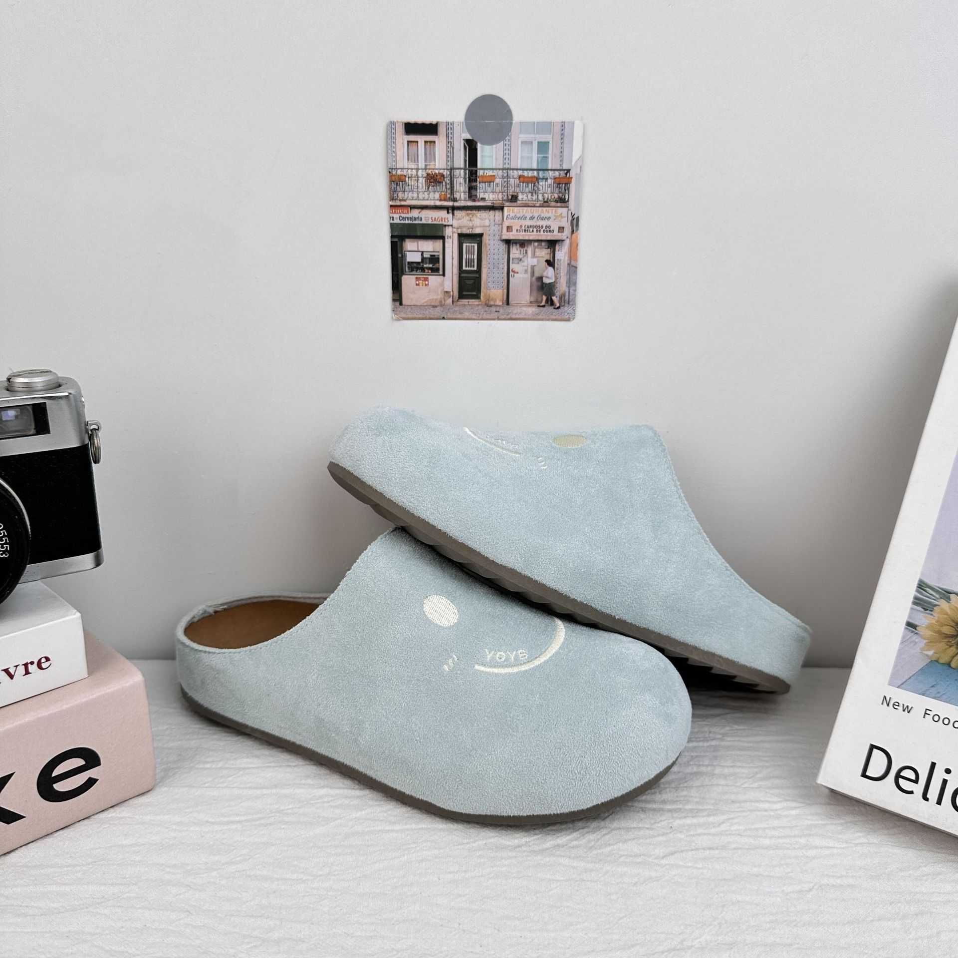 Zapatillas de mujer Yuanbo verano delgado Bocken zapatillas con falda media zapatillas 2025 nuevos zapatos blancos