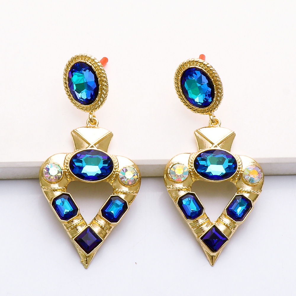 Boucles D&#39;oreilles En Forme De Cœur Géométriques Cloutées De Diamants display picture 12