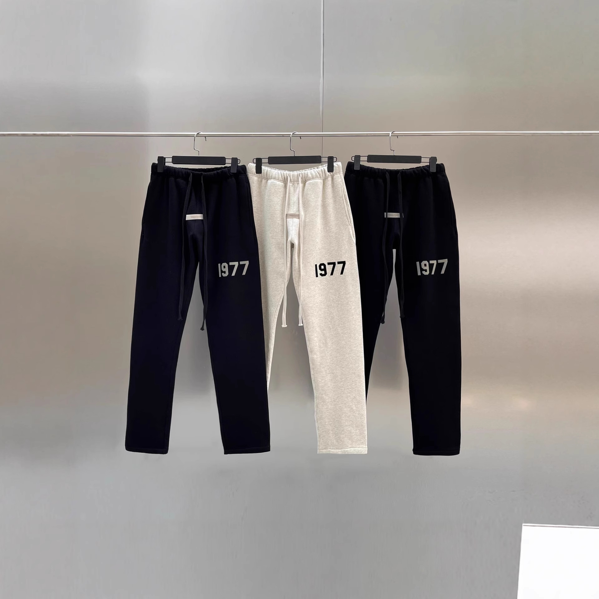 Fog Flocking 1977 Print Loose Sweatpants American High Street Style Long Pants Unisex Casual Fleece Straight-Leg Pants