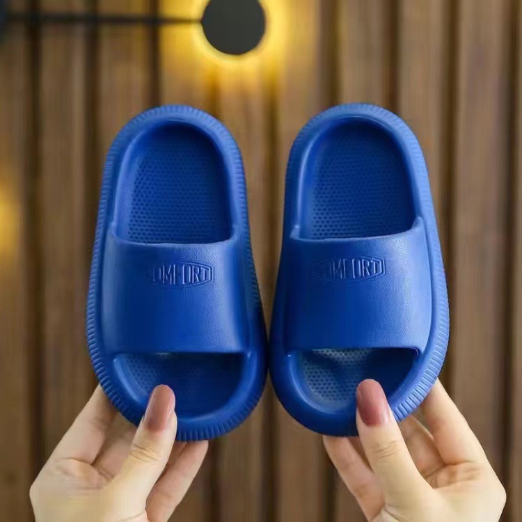 Nuevas zapatillas de verano para niños de color sólido lindas antideslizantes zapatillas de interior estilo coreano zapatillas de desodorante para niños y niñas
