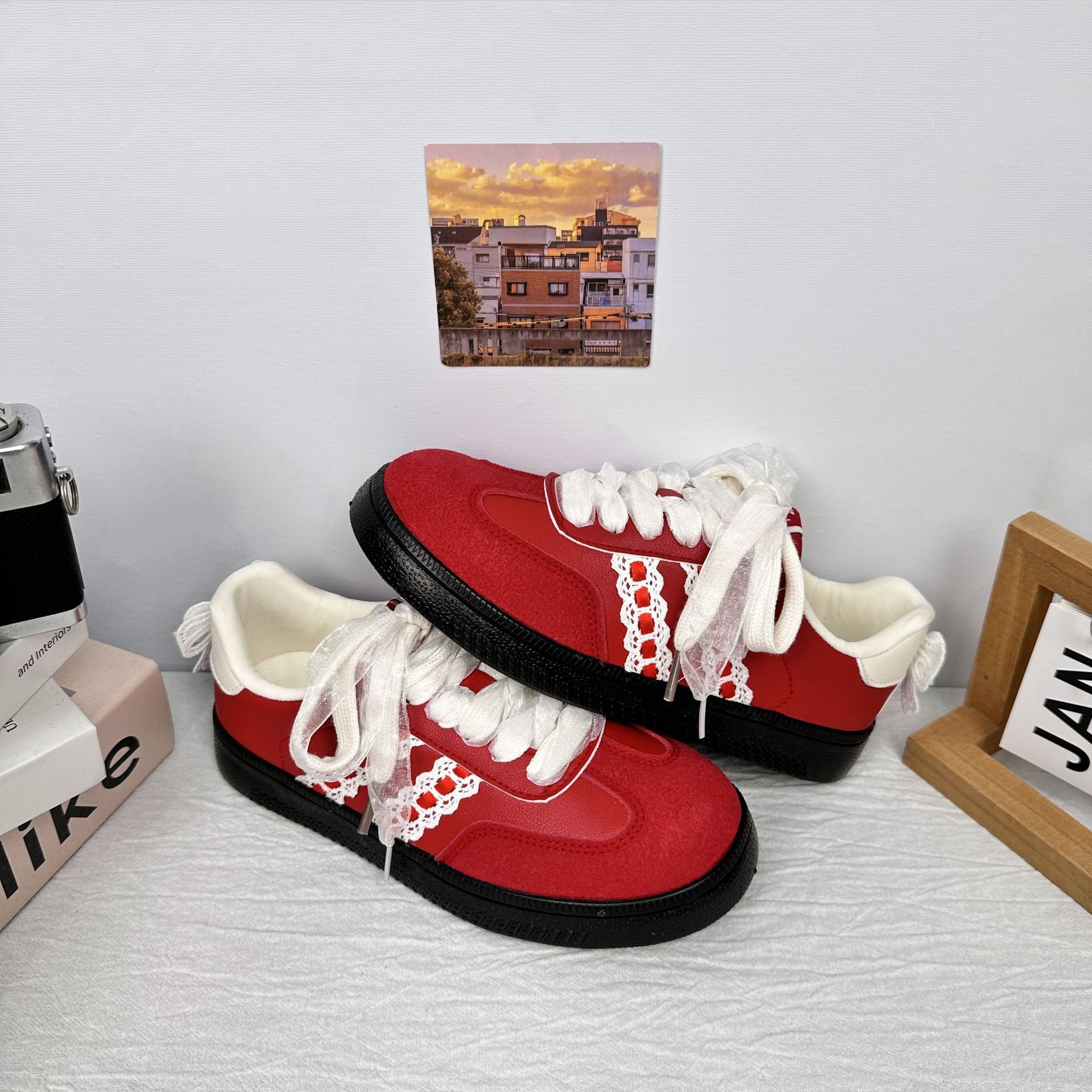 Zapatos de entrenamiento alemanes de suela gruesa de onda lejana para mujer 2025 primavera nuevo clásico retro Forrest Gump zapatillas de costura de encaje
