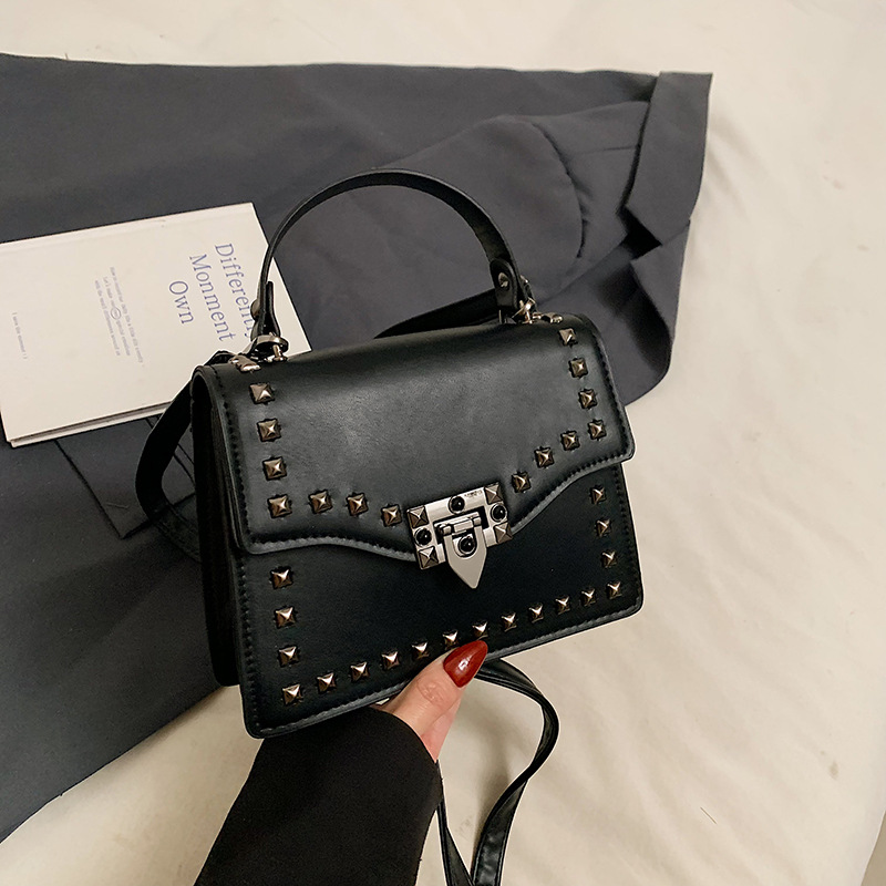 Shangxin bolso de mujer mujer 2024 remache celebridad de Internet mujer personalidad coreana moda temperamento todo fósforo bolso de mensajero pequeño bolso cuadrado