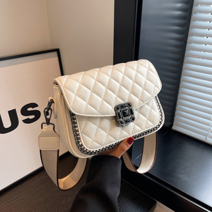 Small bag with diamond pattern, straps, bag strap, shoulder bag, one-shoulder bag, 2023 collection