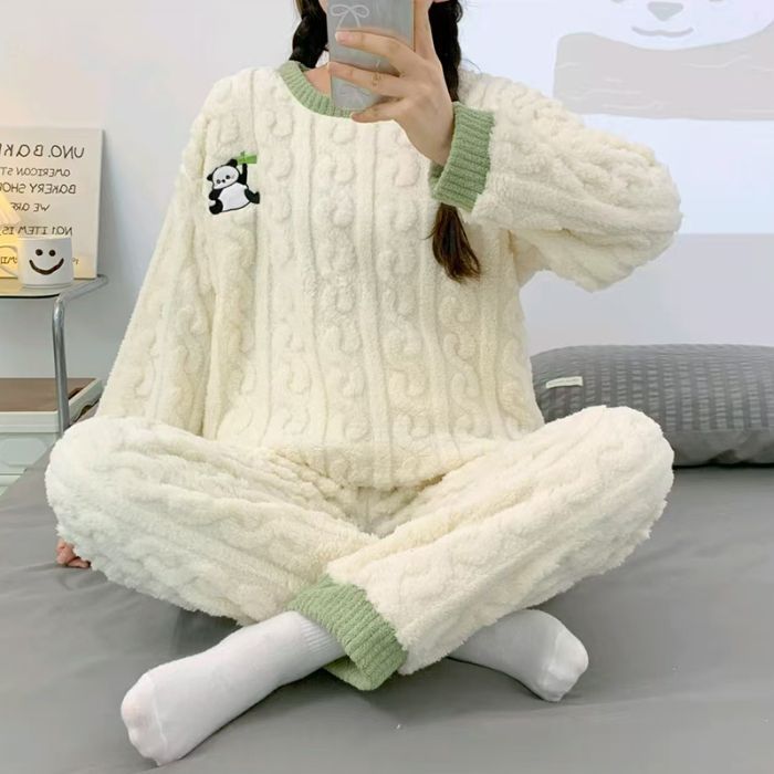 Invierno mayorista transfronterizo cuello redondo casual versión simple y suelta pijamas de dibujos animados de mujeres bordado creativo de flores de cortinas de terciopelo ropa para el hogar
