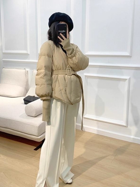 Small short down jacket women's winter 2022 new coat V-neck waist slimming small design sense niche