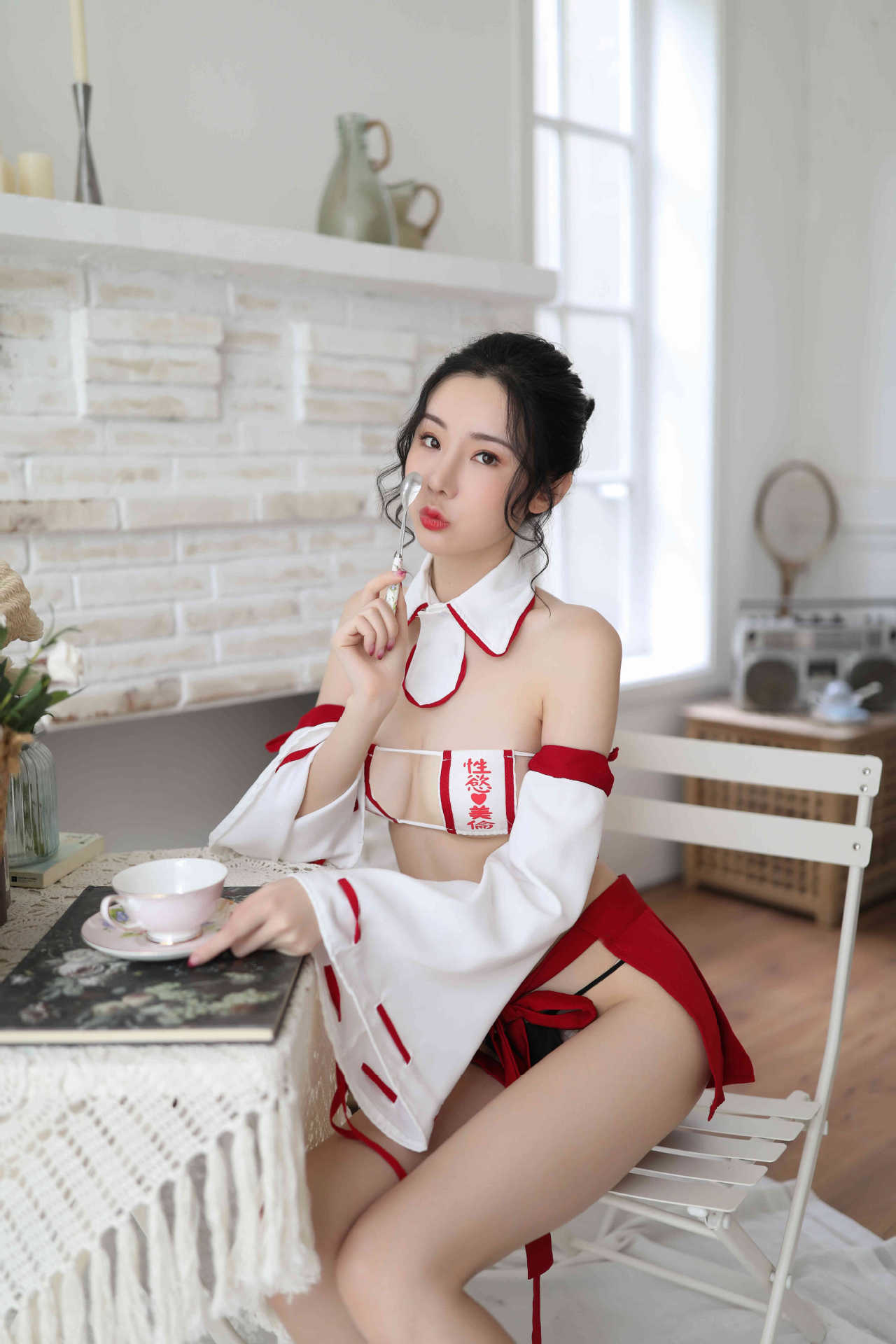 Larga noche sexy Lencería pasión de tres puntos con cordones Falda corta Mujer campana manga bruja traje sexy