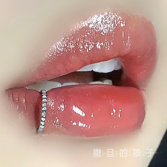 Pointed labret stud close-up product detail
