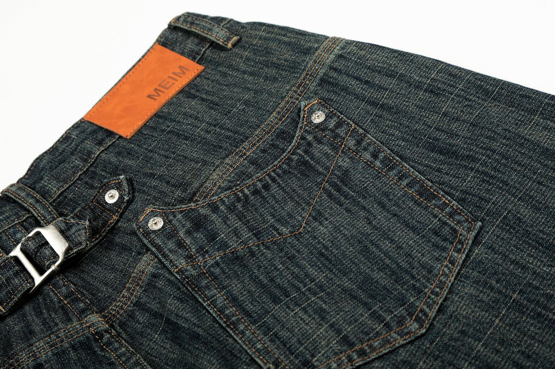 Jean homme vintage rayé délavé, coupe ample, fermeture boutonnée, style streetwear décontracté_voghion.com