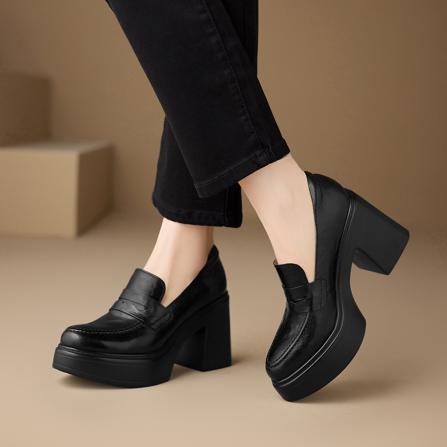 Giày cao gót nữ đế xuồng platform mũi tròn da cừu thật gót vuông 9 cm — màu nâu, màu đen