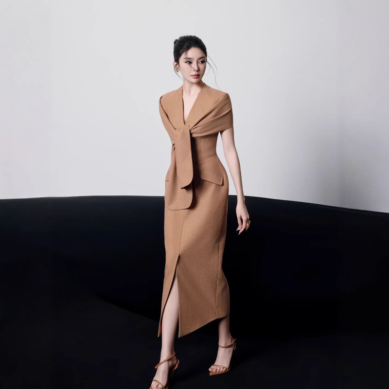 In-Stock Niche Designer Cape Shawl Tie Socialite Style Elegant V-Neck Commuter Dress Slim Fit Long Dress In-Stock Niche Designer Cape Shawl Tie Socialite Style Elegant V-Neck Commuter Dress Slim Fit Long Dress
