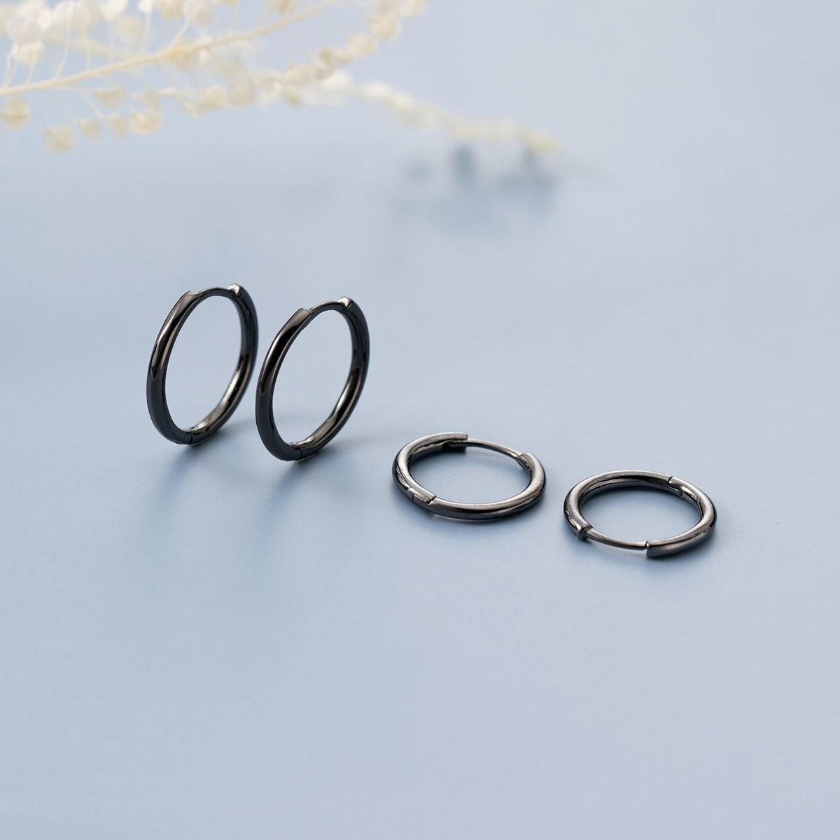 Eloch S925 plata moda moda hombre y mujer en la calle simple con líneas brillantes botones de orejas redondas M05958