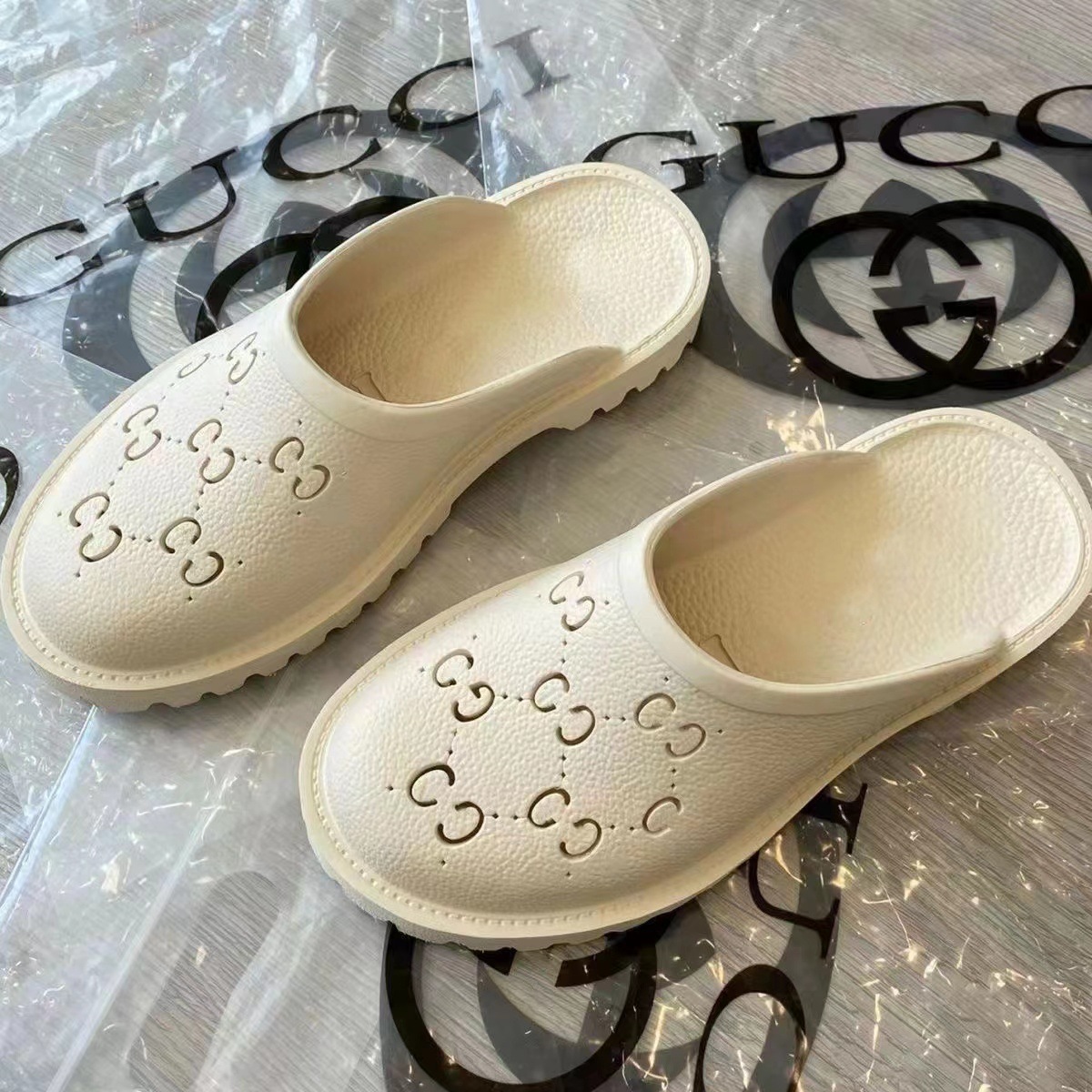 PVC Baotou 동굴 신발 플랫 미드 힐 패셔너블 올 매치 통기성 미끄럼 방지 탈취제 실내 및 실외 슬립 온 슬리퍼