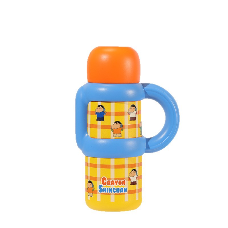 Taza de agua de aislamiento Crayon Shin-chan de gran capacidad y multifuncional que lo acompaña lindo 2025 nueva taza portátil para que los estudiantes vayan a la escuela