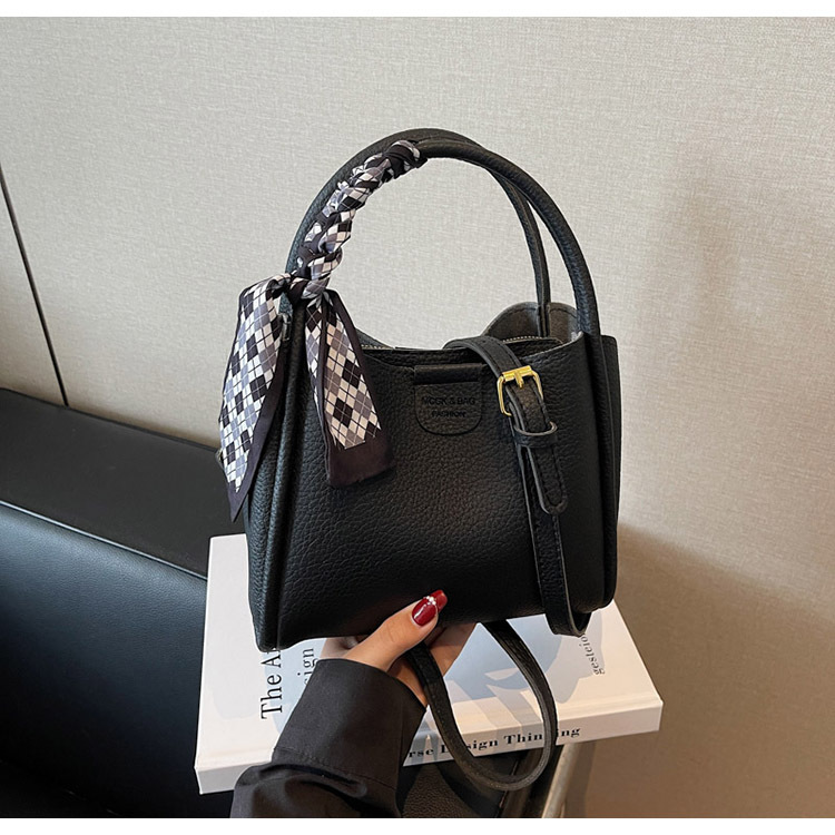 This year, the popular hand-held bucket bag for women in 2025 is a new, fashionable and simple single-shoulder small handbag that is versatile for commuting undefined