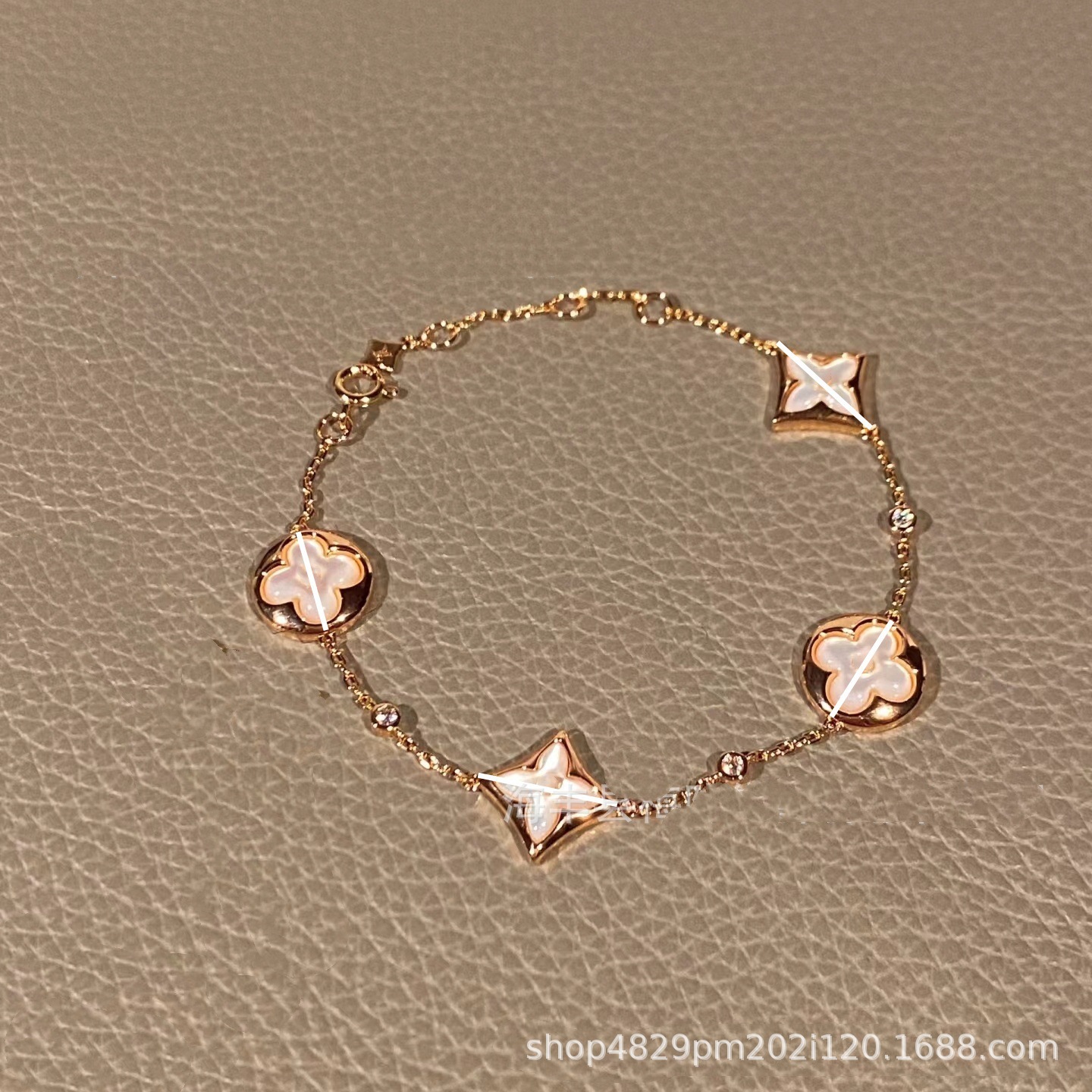ロバの家四葉草四花五花ブレスレット女性用18Kローズゴールドメッキ軽奢菱形丸型白貝母ネックレスins