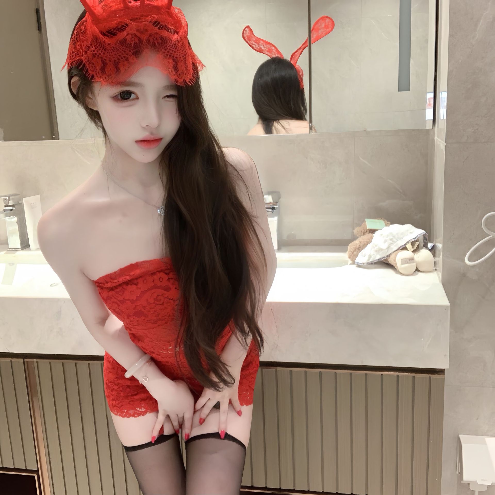빨간 엉덩이 덮는 스커트