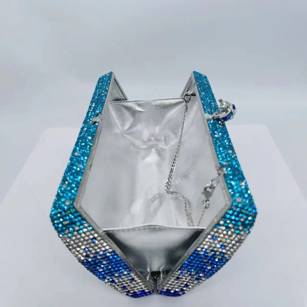 * nuevo paquete de cena de diamantes transfronterizo bolsas de mano de banquete europeas y estadounidenses caja metálica dura llena de diamantes bolsas de mujer bolsa de embrague