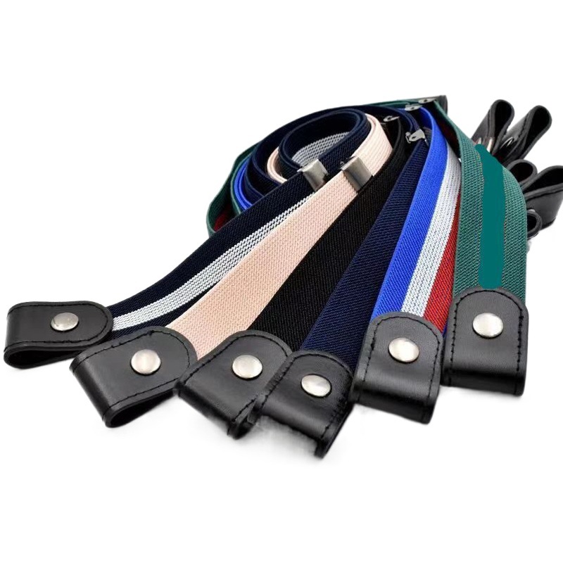 女性の隠れたズボンには、傷のない怠け者のベルトがあります。