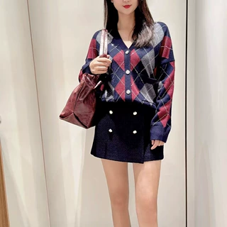 M家优雅气质高端女装2025秋季优雅风菱形格子V领长袖针织开衫上衣