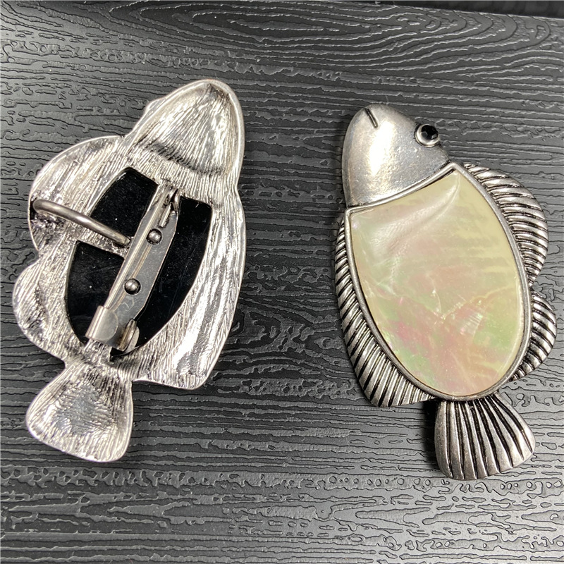 20g Weight White Color Color Shell Abalone Shell Inlaid Small Fish Necklace Brooch Diy Accessories 1