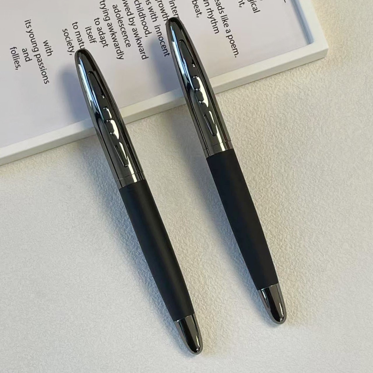 Factory Supplies High-End Business Gift Pens, Spray Glue Metal Gel Pens, Heavy-Touch Signature Pens, Wholesale Black Water Pens
